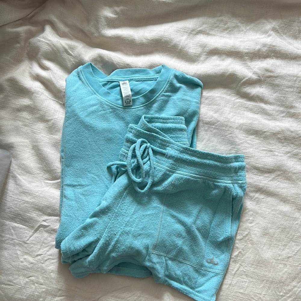 Alo Soho Pullover and matching Daze Shorts - Blue Quartz - both size small